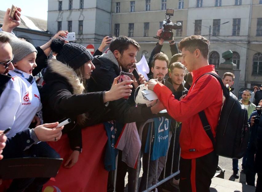 Reprezentacja Polski w Katowicach: Piłkarze chętnie pozowali...