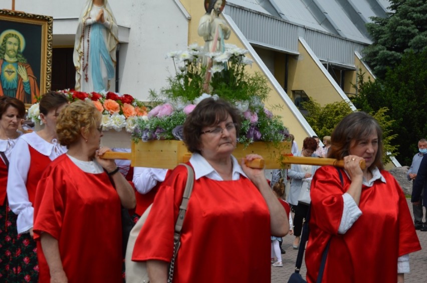 Procesja Bożego Ciała w parafii NMP Matki Kościoła i Św....