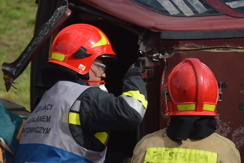 Strażacy w akcji. Rywalizują w ratownictwie drogowym