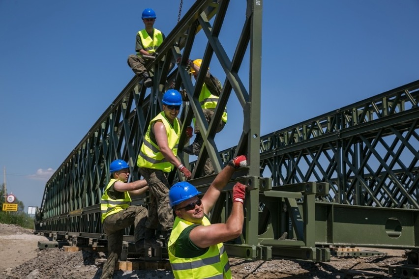 Wojsko buduje mosty na ŚDM [ZDJĘCIA, WIDEO]