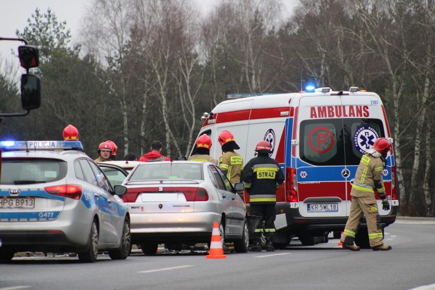 Wypadek trzech samochodów osobowych na DK 94 w Olkuszu...