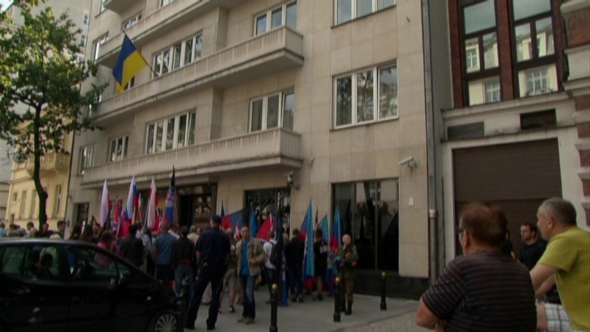 Protest pod ambasadą Ukrainy:"Na pohybel oligarchom" [WIDEO]