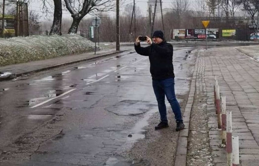 Będzie remont ul. Obrońców Westerplatte w Radomsku? Radny Kamil Bugdal zwraca uwagę na zły stan drogi i chodników