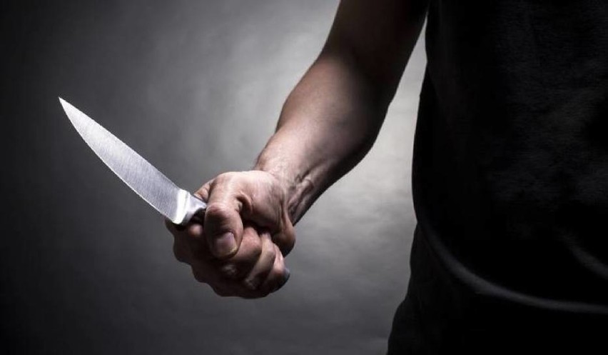 Głogów: Nożownik został aresztowany. Na ulicy mężczyzna wbił nóż w plecy 44-latkowi
