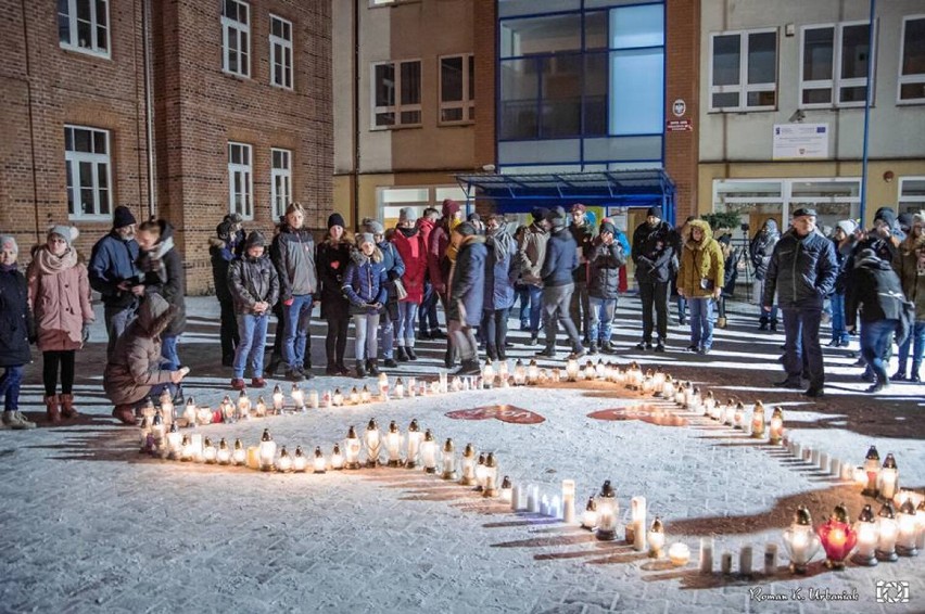 Dziś trzecia rocznica śmierci prezydenta Pawła Adamowicza. W 2019 roku Pleszew wysłał "Światełko do nieba"