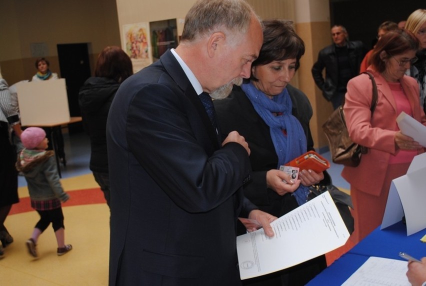 Wybory 2011. Wojewoda Piotr Florek głosował w Koninie