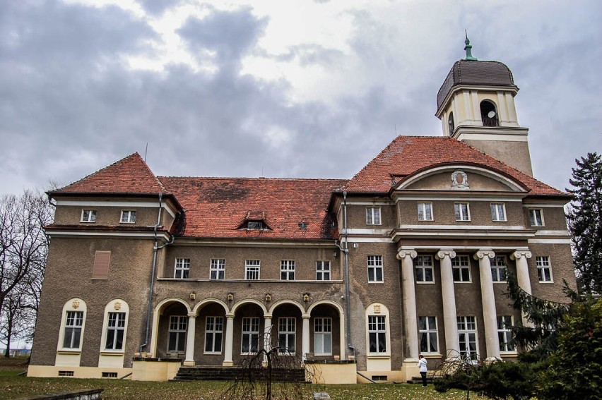 Pałac w Łosiowie - jest przykładem rezydencji wybudowanej w...