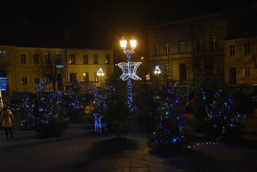 Rozświetlony świąteczną iluminacją Stary Rynek prezentuje się wspaniale