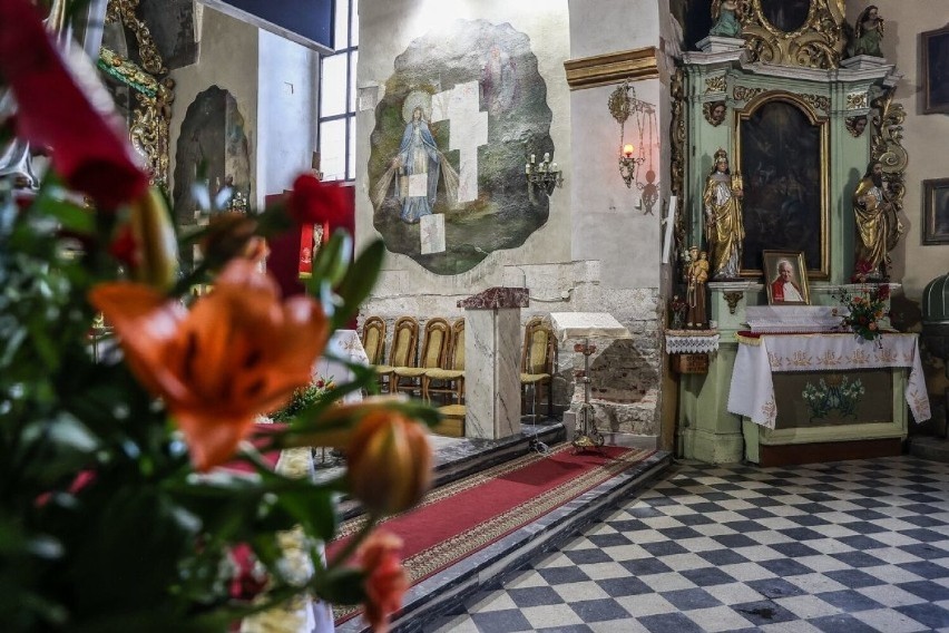 Kościół w Jazowsku jest barokową perłą. Otrzymał 700 tys. zł na prace konserwatorskie i zabezpieczenie fresków 
