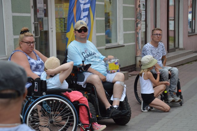Czy łatwo poruszać się po mieście na wózku inwalidzkim? Mogli się o tym przekonać mieszkańcy Żagania