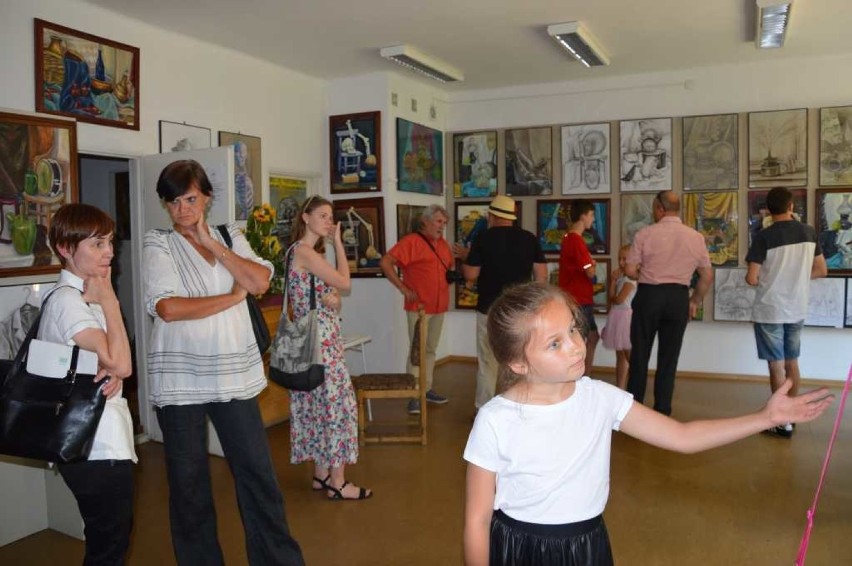 Wystawa prac uczniów w Starachowicach na podsumowanie roku malowania