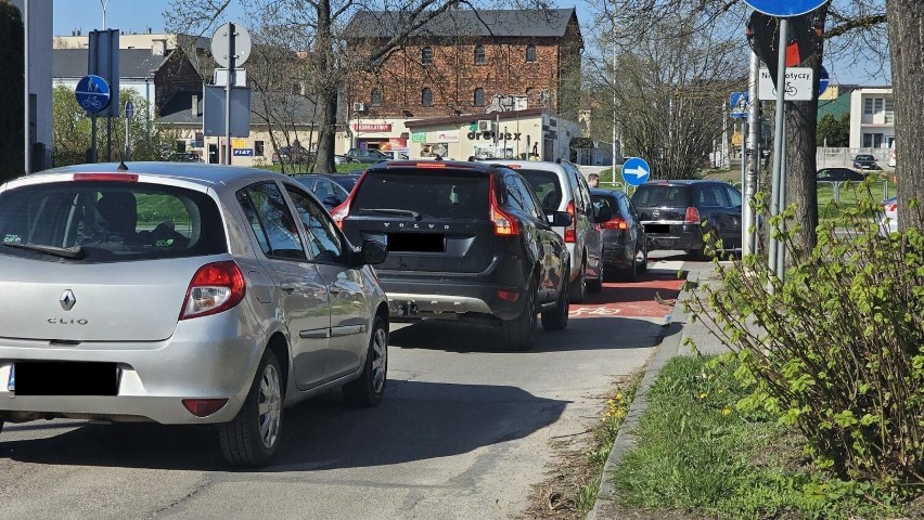 Uwaga kierowcy! Od poniedziałku, 24 kwietnia zmiany na ulicy Winnickiej w Kielcach. Jest jeden kierunek ruchu. Zobacz zdjęcia 