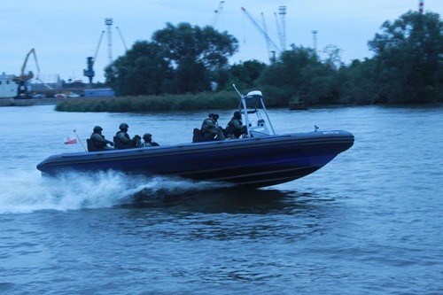 Szczecin: Policja otrzymała cenna łódź motorową [ZDJĘCIA]