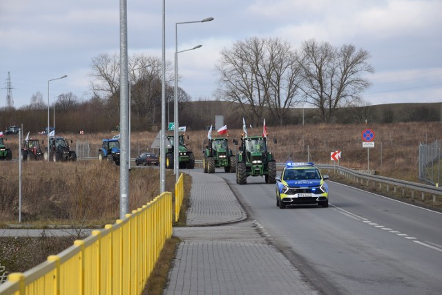 Kolumna pojazdów rolniczych rusza na ulice Szczecinka