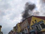 Pożar na ulicy Wojska Polskiego w Chodzieży. Wielki słup dymu (ZDJĘCIA)