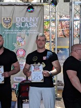 Przemysław Rybacki z Hadry na podium Pucharu Polski Służb Mundurowych w wyciskaniu sztangi ZDJĘCIA Reprezentował Zakład Karny w Herbach