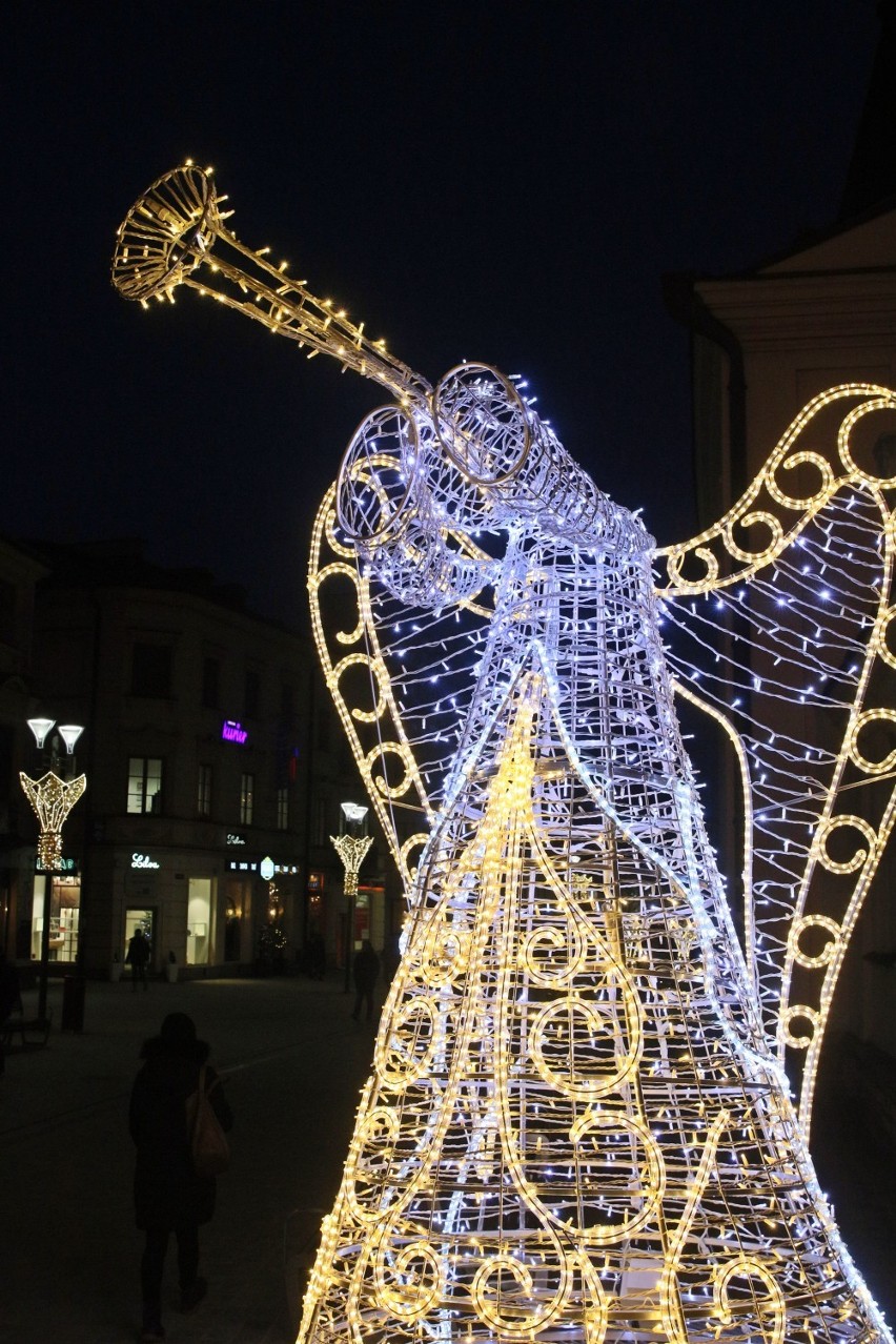 Nowa miejska choinka i świąteczne iluminacje w Lublinie. Zobacz zdjęcia i wideo 