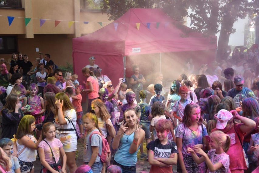 Nowy Tomyśl: Holi Festiwal Kolorów na zakończenie wakacji