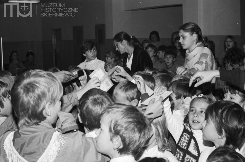 Wyjątkowe rozpoczęcie roku szkolnego w SP nr 8 w Skierniewicach w 1985 roku