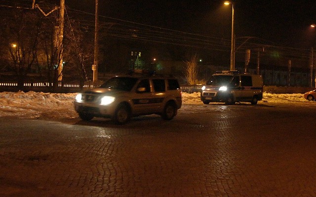 Policyjne radiowozy w sobotni wieczór pojawiły się między innymi na kaliskim dworcu PKP.