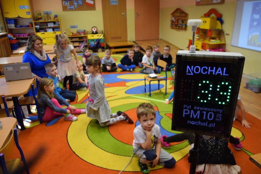 W Przedszkolu nr 18 w Boguszowicach mają nowy oczyszczacz powietrza – działa! ZDJĘCIA I WIDEO