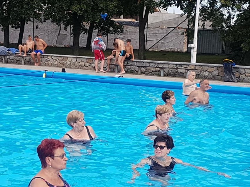 Zduńska Wola. Seniorzy na Orliki. Zajęcia na basenie