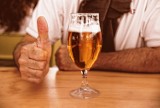 Wieluń. Przedsiębiorcy zwolnieni z opłaty za sprzedaż alkoholu na miejscu. Z pomocy skorzysta 29 punktów w gminie