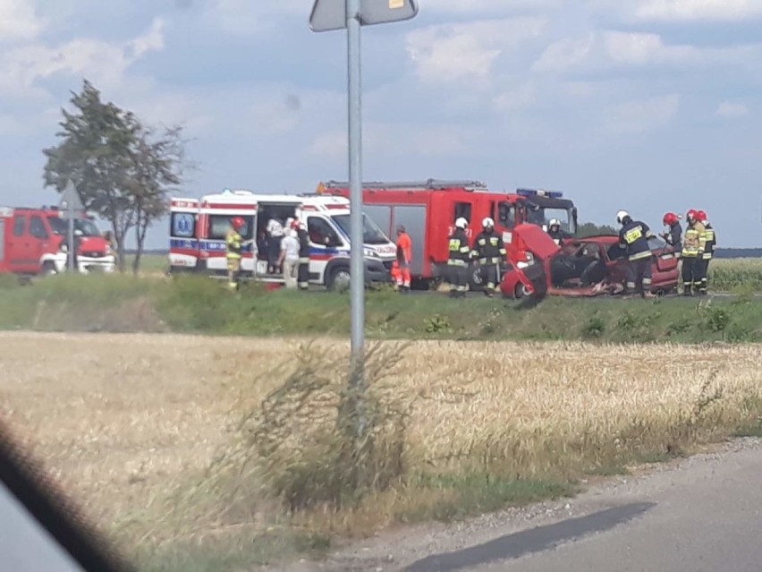 Zderzenie na DK91 w Piotrkowie, trzy osoby przewieziono do...