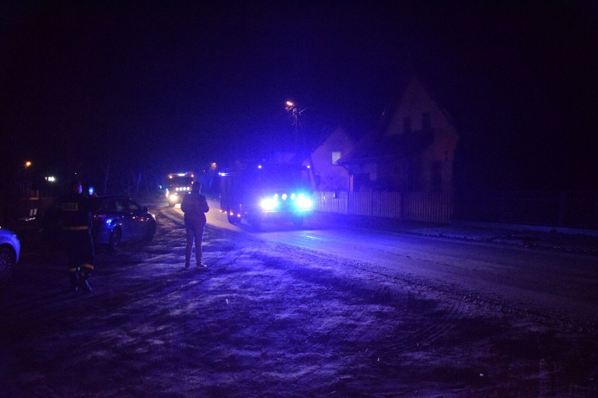 "Nowy" wóz strażacki w OSP Żabno. Druhowie wraz z zaprzyjaźnionymi jednostkami i mieszkańcami powitali pojazd w swojej miejscowości