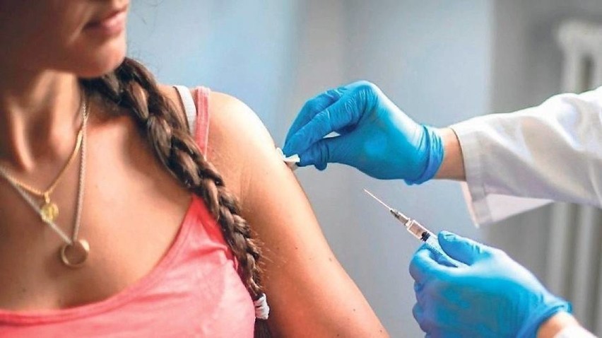 Ze szczepionką przeciw Covid-19 bez maseczki? Rząd rozważa różne formy zachęty do szczepień