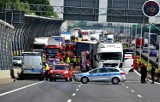 Tragiczny wypadek na S8 w Warszawie. Zginął kierowca z Sosnowca. Auto zostało zmiażdżone