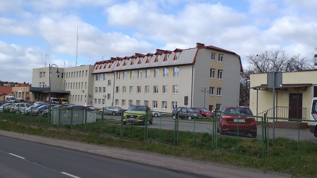 Koronawirus w szpitalu w Chełmnie wyeliminował już z pracy kilkunastu medyków. Mieli kontakt z zakażonymi osobami, więc są na kwarantannie