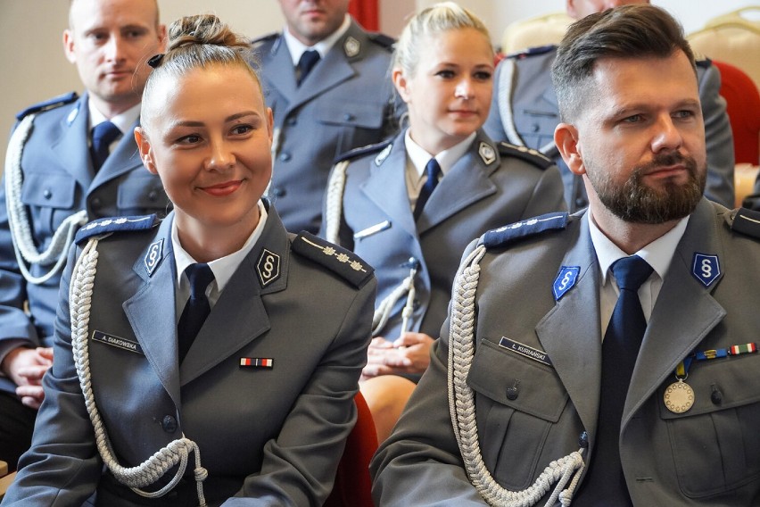 W nowodworskim garnizonie 40 policjantów otrzymało awans na wyższe stopnie 