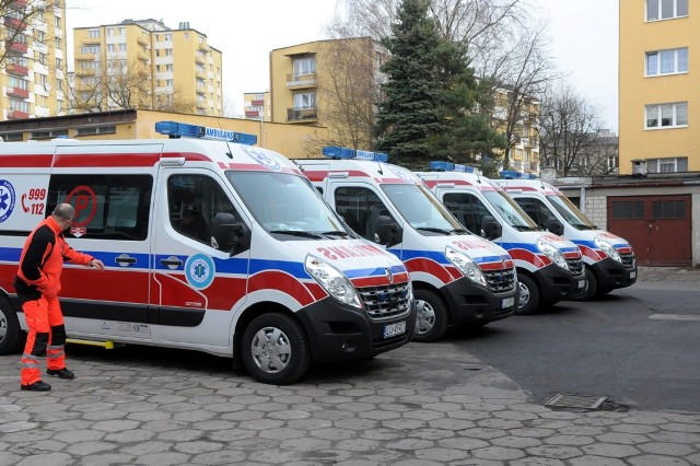 zdjęcie ilustracyjne - takie cztery pojazdy zakupiło w grudniu 2012 roku lubelskie pogotowie