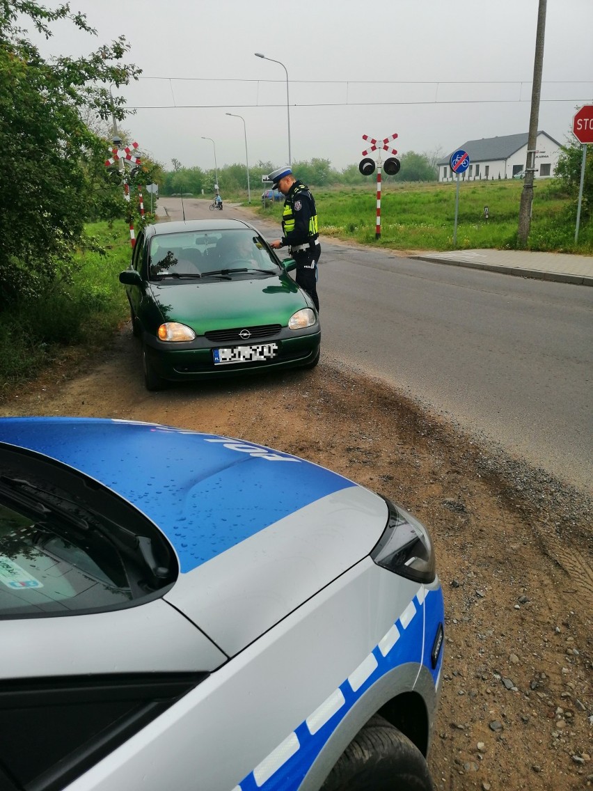 Policjanci z Aleksandrowa Kujawskiego podczas akcji „Bezpieczny przejazd" ujawnili 34 wykroczenia [zdjęcia]