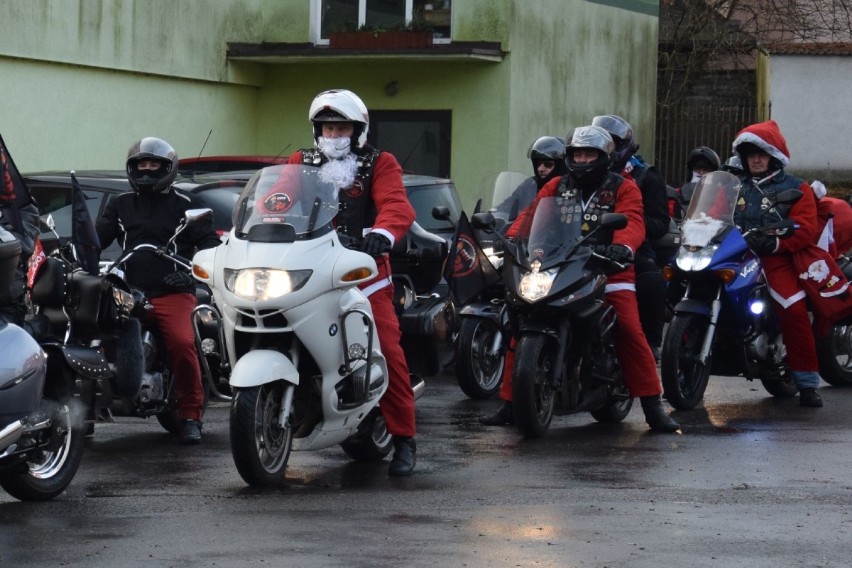 W Miastku nie ma śniegu, więc niejeden święty Mikołaj wskoczył na… motocykl
