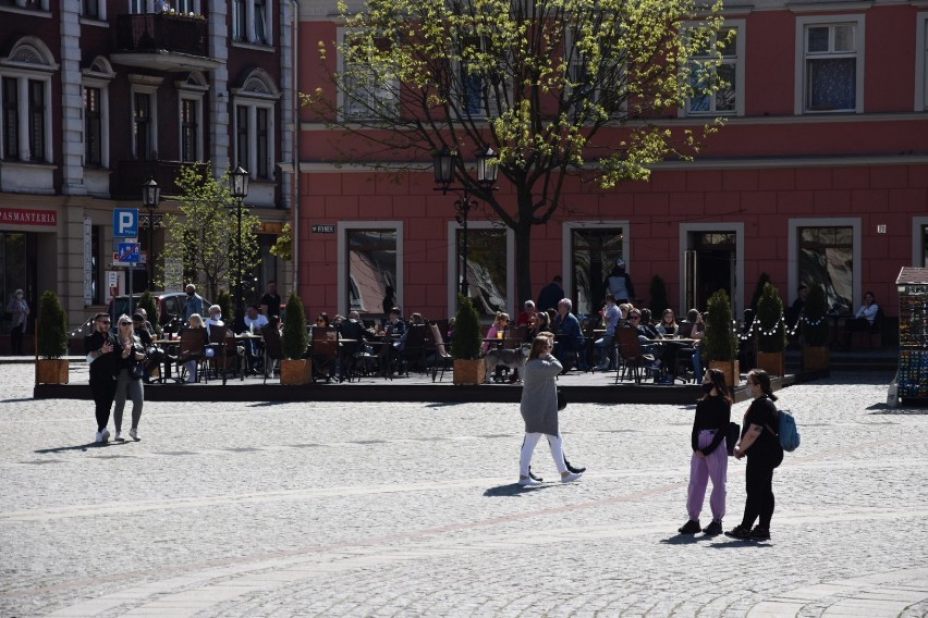 Niedziela w Gnieźnie. Słoneczna pogoda zachęciła mieszkańców do spacerów