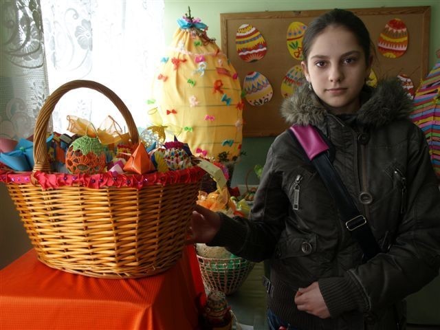 Natalia Grzegorek i jej koszyk jajek