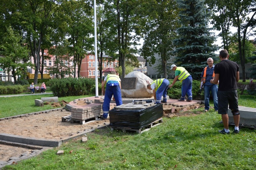Prace przy zagospodarowaniu skweru przy Obelisku Niepodległości mają zakończyć się 26 października 2018 r.