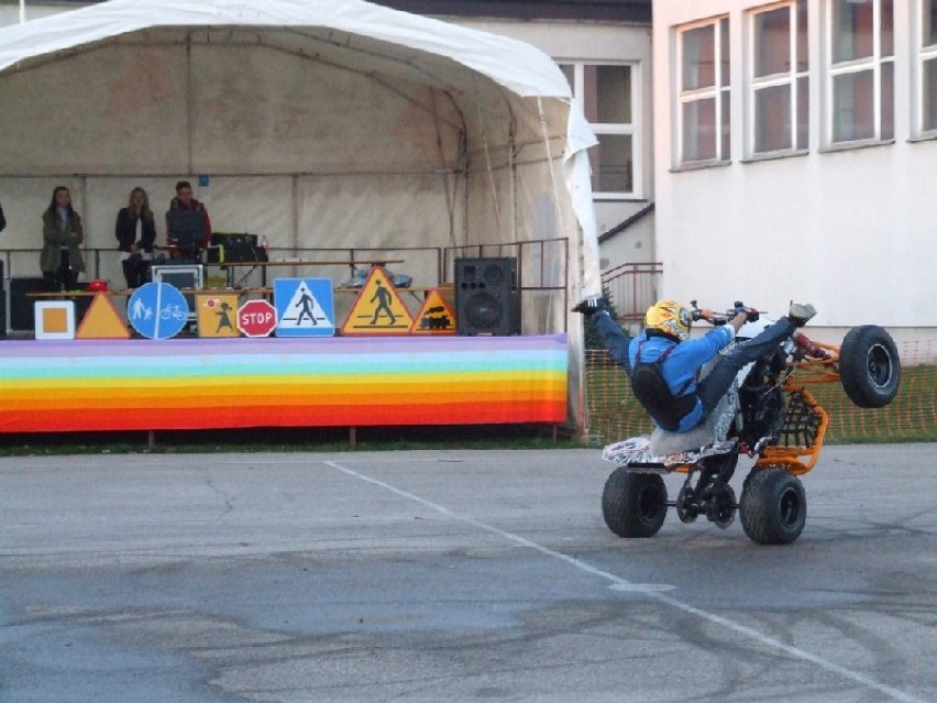 Na placu szkoły podstawowej w Miedźnie odbył się Festyn...