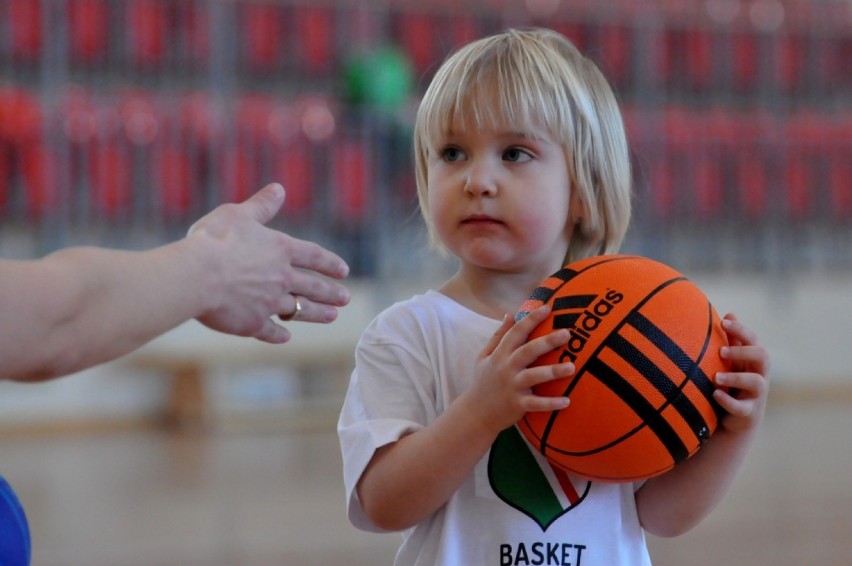 Koszykarskie przedszkola Legii. Najmłodsi uczą się basketu