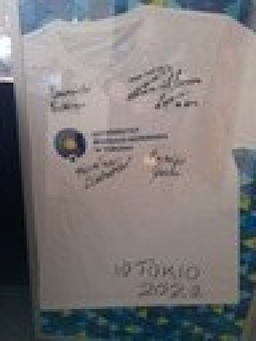Koszulka z autografami toruńskich Olimpijczyków z Tokio 2021...