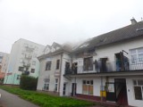 Pożar budynku mieszkalnego w Darłowie gasiło 5 zastępów strażackich. Zdjęcia