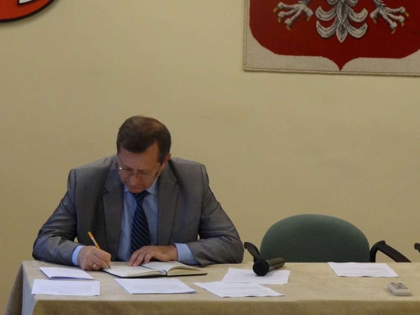 Popatrz, jak się zachowują radni gminy Gołuchów na sesji[ZDJĘCIA]