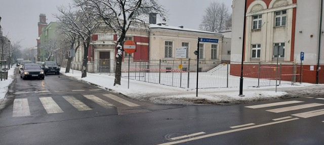 U zbiegu ul. Żabiej i Królewieckiej powstaje Interaktywne Centrum Fajansu.