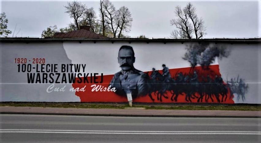 Wielki mural upamiętniający 100-lecie Bitwy Warszawskiej powstał w Białaczowie [ZDJĘCIA]