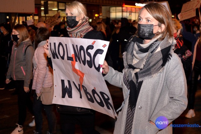 Kobiety w całej Polsce strajkują, również we Włocławku. W środę 28 października część w ramach protestu nie poszła do pracy