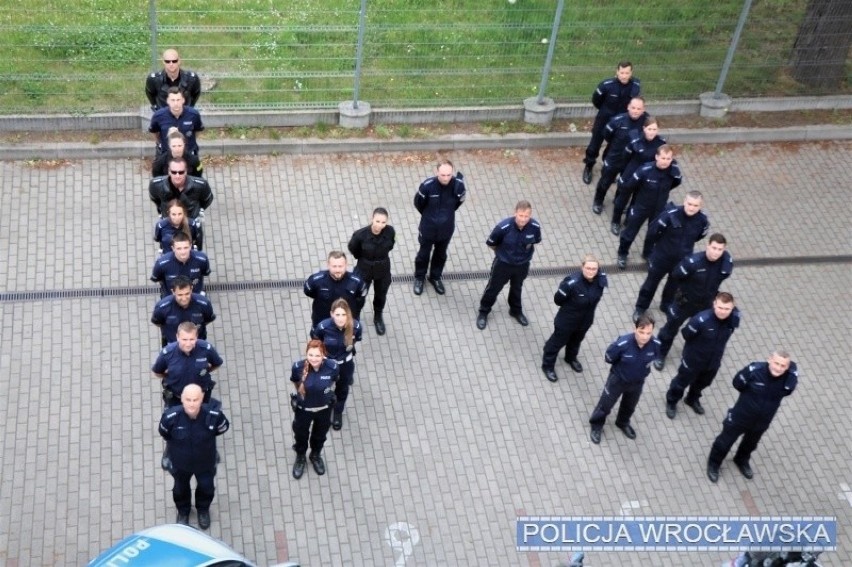 Wrocławscy policjanci robią pompki dla chorych dzieci w  #gaszynchallenge [ZOBACZCIE FILM]