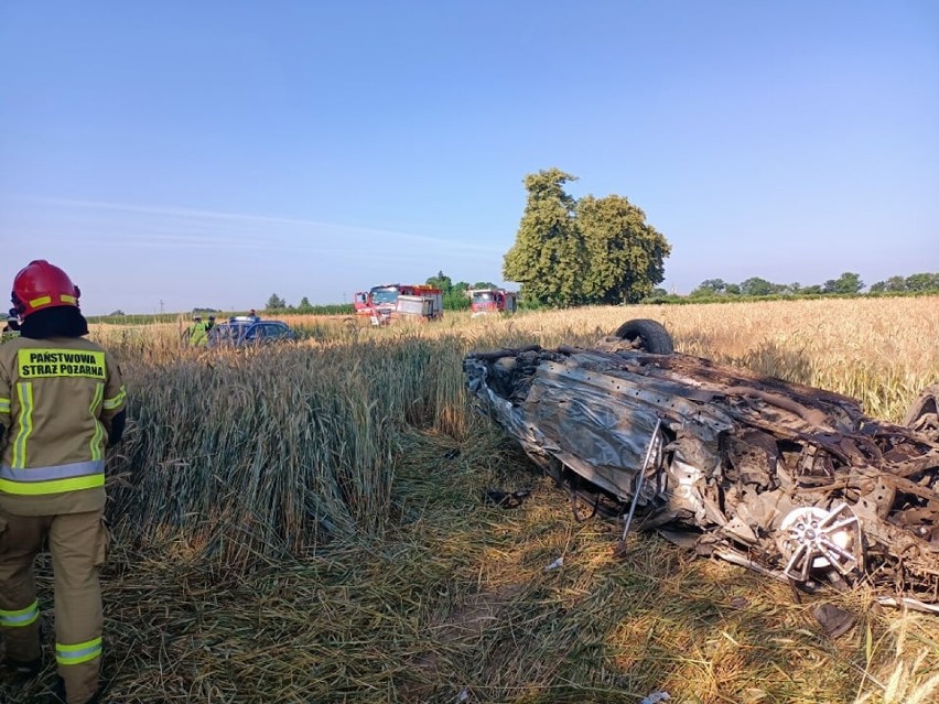 Wypadek w Rajsku pod Kaliszem. Dachował fordem mustangiem w...