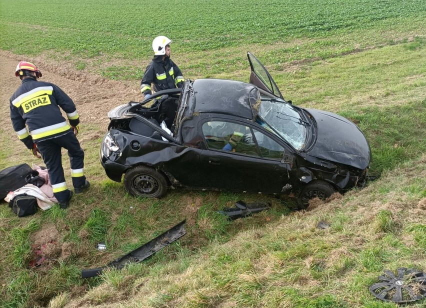 Groźny wypadek na drodze nr 35 z Wrocławia do Świdnicy. Kobieta kierująca autem nie miała prawa jazdy (ZDJĘCIA)